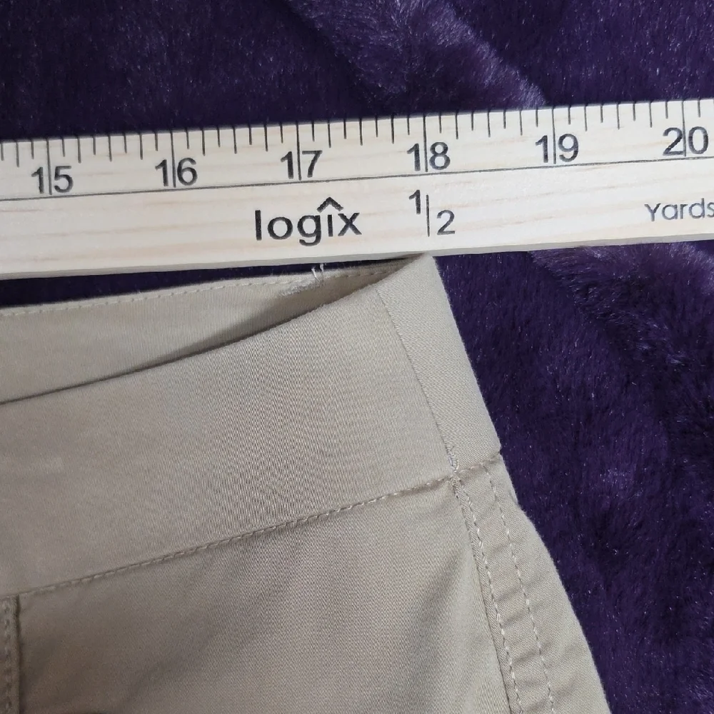 Chico's Khaki Cropped CaprI Pants az 2.5 (14)